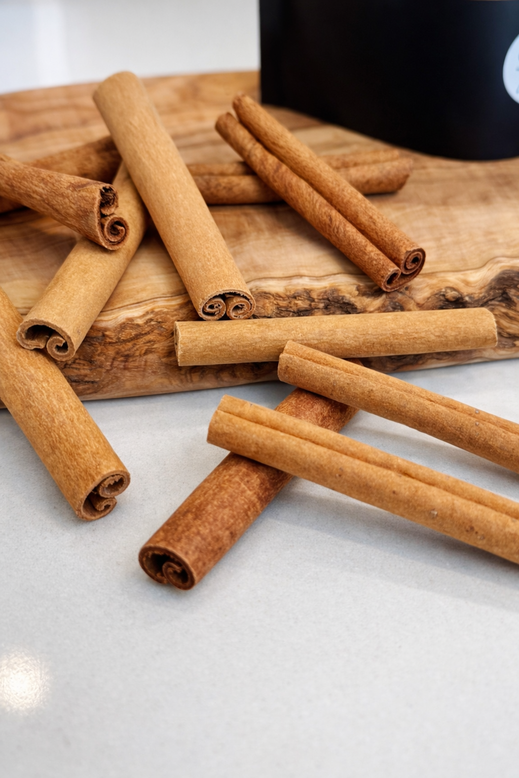 Premium Cinnamon Sticks 2.5" | Whole Ceylon Cassia Cinnamon | Aromatic Spice for Baking, Mulled Drinks, Coffee, Cocktails & Crafts